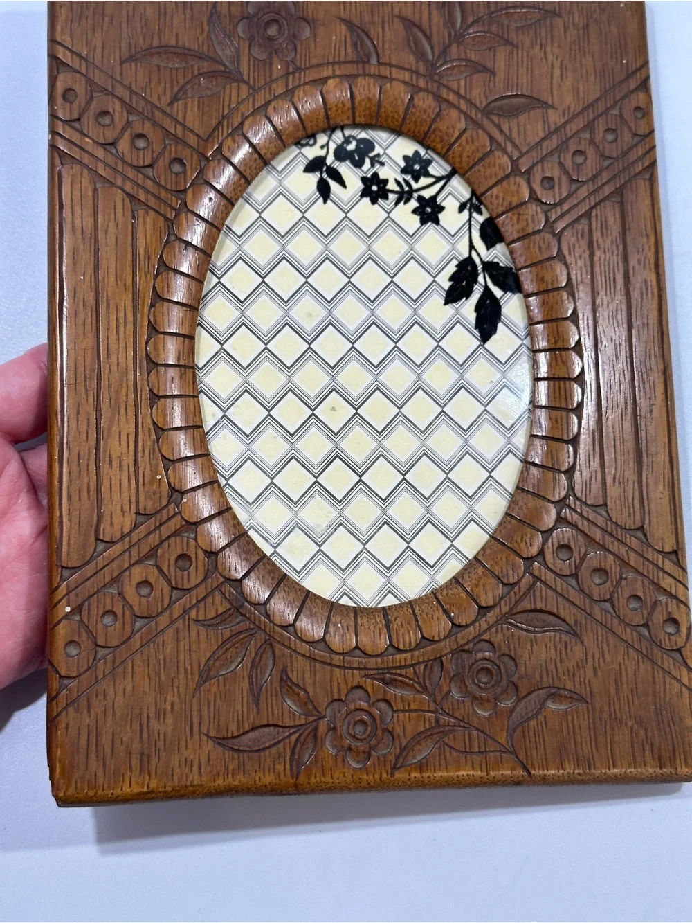 Vintage Carved Solid Wood Oval Picture Frame Floral Folk Art Cottage 4x6  READ